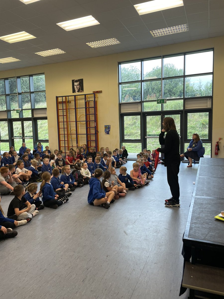 bawelps's tweet photo. Great visit from Laurence our community librarian this morning to share the Summer Reading Challenge. Read just 6 books over the summer to win a medal, stickers and certificate. #LoveReading #VisitYourLocalLibrary @RhymneyLibrary https://t.co/K1CaXhPqZ6