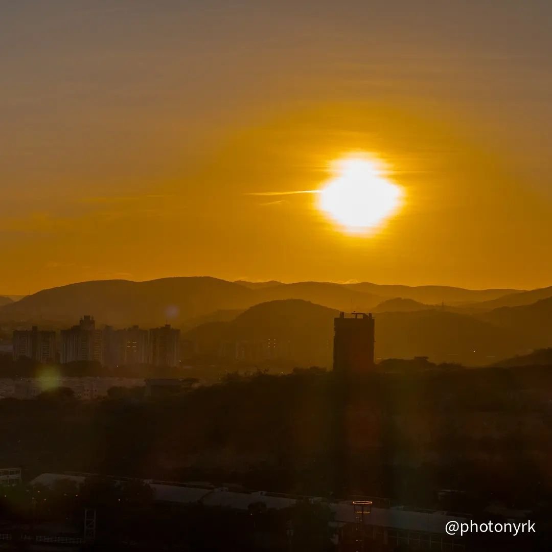 naguarapuntocom's tweet photo. Atardecer desde el Manto de María🌞
¿Cuál te gusta más?
Repost: https://t.co/UADMrIytpD
#atardecer #barquisimeto #lara #venezuela #mantodemaria #barquisimetolara #vzla #conocevenezuela #viajandoporvenezuela #naguara #naguarapuntocom https://t.co/nv2k6eqcxC