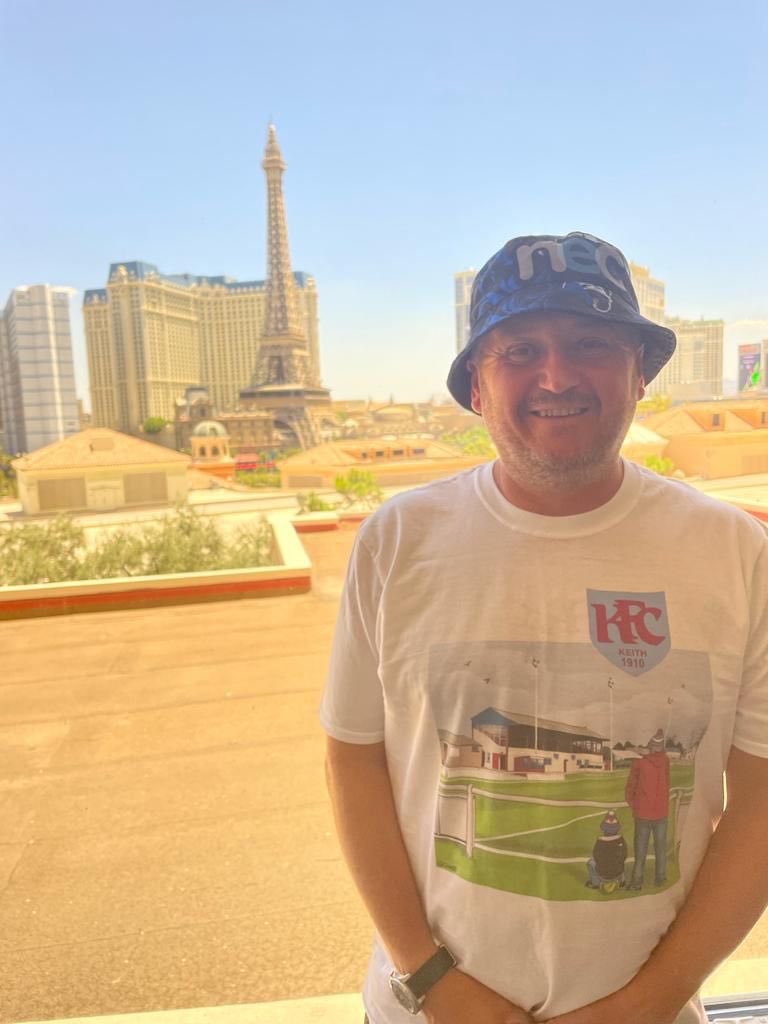 KeithFC's tweet photo. Some of our Keith FC Leeds supporter Club members showing off his new T-Shirt in Vagas this week

To have a look at what we have available for sale link 👇 

Thanks for sending in your photo, always great to see our fans around the world. 

https://t.co/Iy9GMZh3GX https://t.co/czwEaDSxCY