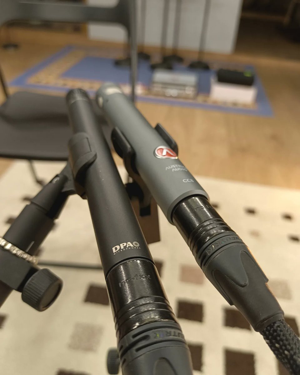 estudiolajoya's tweet image. Ayer nos divertimos grabando  #GuitarrasFlamencas  para un nuevo proyecto en el que estamos involucrados. Usamos un set con 

#Dpa4011 #Coles4038 y #AustrianAudio cc8 todo ellos con previos #Millennia HV-3D y algunos pasajes con #Kahayan 1272 

¡¡Cadena asesina!! 🔴✨💚🤍