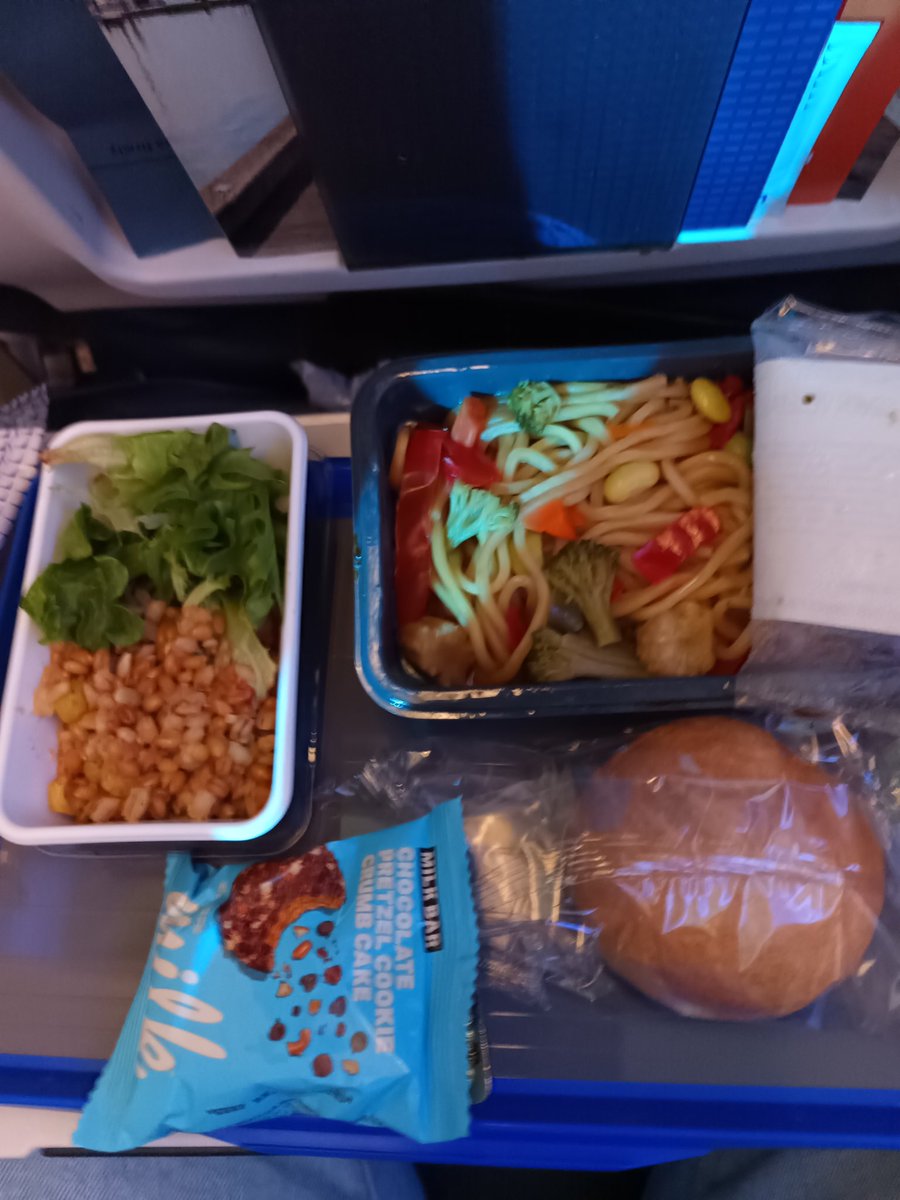 mainapizza's tweet photo. Proverò ad usare Twitter come diario per le cose random, qui il peggior pasto mai fatto in aereo, grazie United https://t.co/So4rx3ffwa