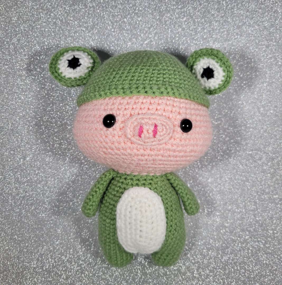 eldritch_stitch's tweet photo. 🧶🧶Excited to share the latest addition to my #etsy shop: #handmade #crochet 🐷🐸 Pig in a Frog Costume https://t.co/lRL2gZrWsl #pig #frog #costume  #stuffedanimal #plushies #toys https://t.co/RFFVxJZKVx