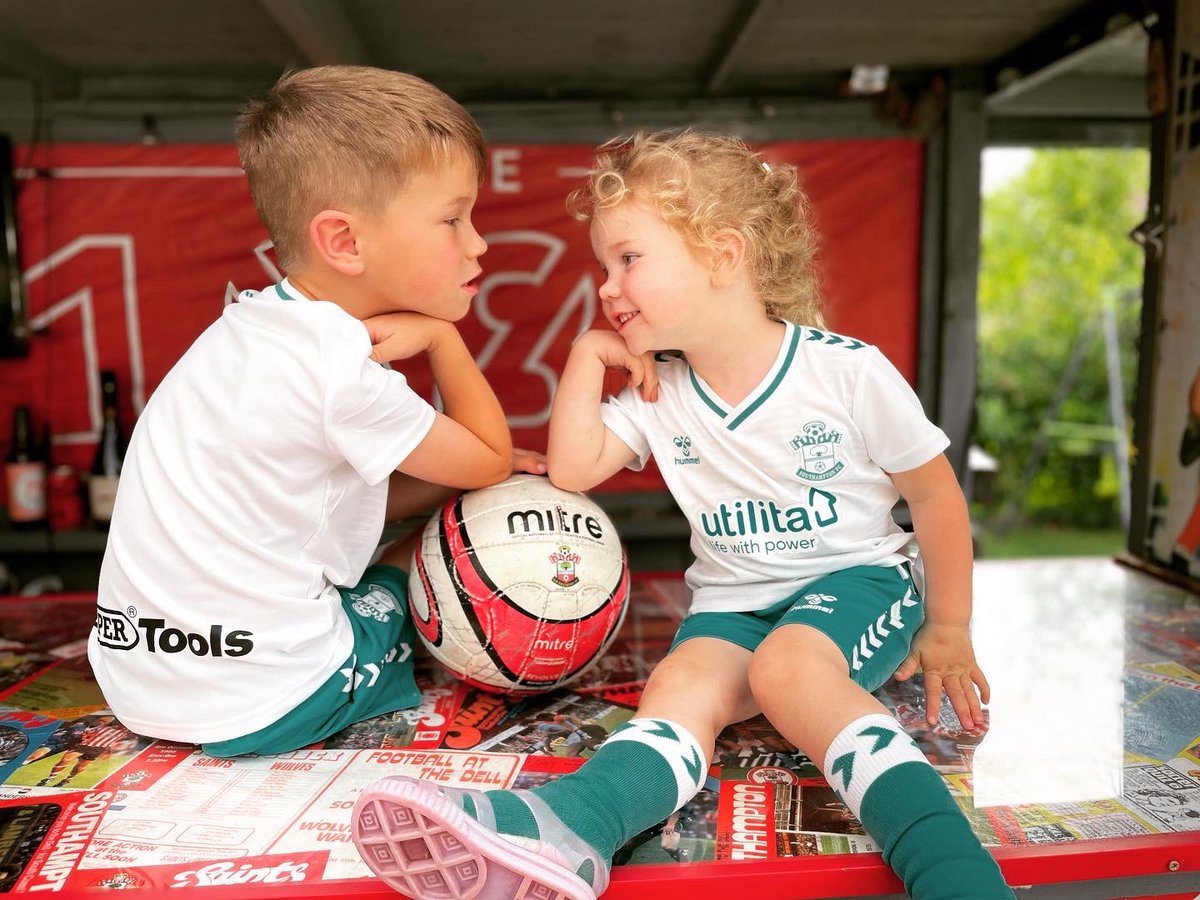 Draper back on a Hummel Saints shirt 🤝 things you love to see. 😇🔧 🧰 😇 #SaintsFC #draper #retro #hummel #rex #reine Well done <a href="/hummel1923/">hummel</a> <a href="/drapertools/">Draper Tools</a>
