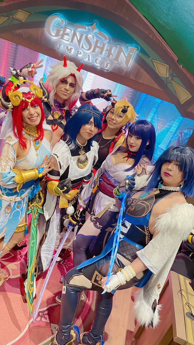 HysteriaNevan's tweet photo. Aquí sigo recordando bonitas experiencias 💜 otro #throwback de @lamolemx en el stand de @GenshinImpact Ya los extraño a todos amigos 🥹
#GenshinImpact #miHoYo #cosplay #cosplaying #GenshinImpactcosplay #lamole https://t.co/xCL4OjQp0D