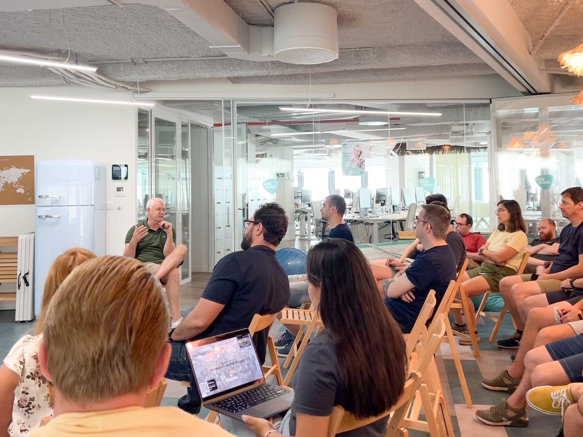 NewWork_es's tweet image. Jens Pape, our CTO, visited the Barcelona and Valencia offices!

Highlights include sharing company insights, answering questions at Mediterrani meeting, spreading joy among Barcelona colleagues, and rocking the Ciutadella meeting room 🚀

#newwork_vlc #newwork_bcn #cto