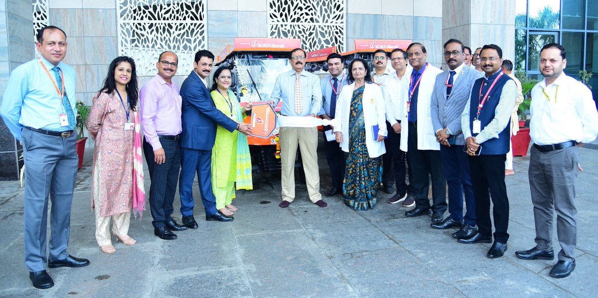AIIMSNagpur's tweet photo. @ICICIFoundation CSR team officially handed over two e-vehicles to AIIMS Nagpur, in the presence of Exec. Director, Dr MH Rao, DDA, Mr V Nayak &amp; senior officials of the institute &amp; @ICICIFoundation  

▶️The vehicles will be useful for patient movement within the hospital campus. https://t.co/1K1w2j4ode