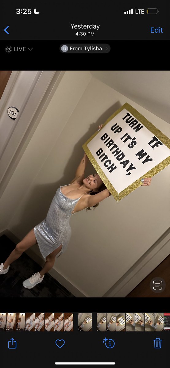 OKeefeAislinn's tweet photo. I saw @21savage on my last day of being 21. I waited 9 years to the day to see @Drake live, and they threw my sign away AFTER I had already got to my seat https://t.co/XXDL6xEU5d