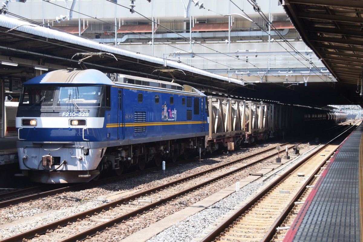 kuhane130's tweet photo. 2023/07/12 EF210-328 高速4074ㇾ 新233仕業
画像のコンテナNO.UT14C-8017(希硝酸)
UT10C-10(液化アンモニア )
JOTU816005(3)(メタノール )
#4074ㇾ #4074ㇾ記録 #EF210 #EF210328 #UT14C
#UT10C https://t.co/RsnlJotf2o