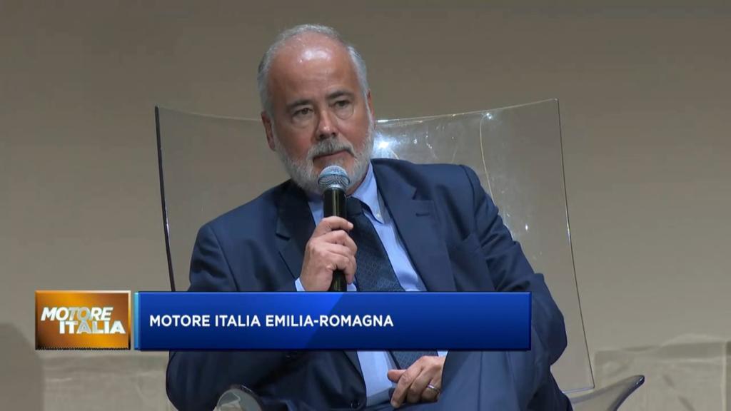 MilanoFinanza's tweet photo. Stefano Vittorio Kuhn, chief retail &amp; commercial banking officer CRCBO, @BPER_Banca: «Abbiamo 2mila dipendenti e 120 miliardi di prodotto #bancario lordo e 250mila #clienti. E abbiamo avuto anche noi molte #filiali allagate». Qui la diretta: https://t.co/L3wSKC1Q0K https://t.co/gnMDwhDTIU