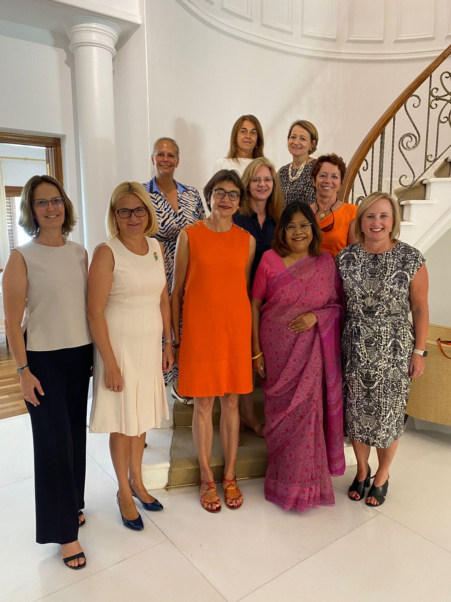 Saying farewell to cherished colleagues from other countries is part of diplomatic life. Today, the women ambassadors in Nicosia wished good luck in their future endeavors to two very inspiring colleagues from Poland and India. It was a pleasure to get to know both. Best of luck!