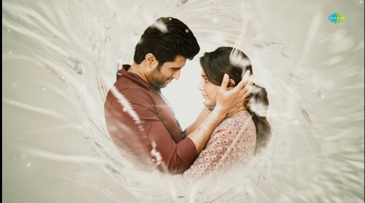 VDTrendsOffl's tweet photo. Special Shotout For @venkystudios for the beautiful lyrical video composition of #Aradhya 💗🤞✨

#VijayDeverakonda #Kushi 
@TheDeverakonda @Samanthaprabhu2 @HeshamAWMusic https://t.co/gVcxWKgVwo