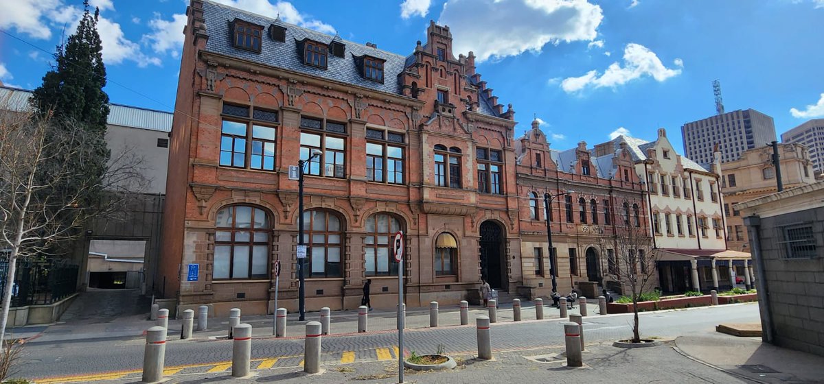 Ons bly in die mooiste stad en daar is soveel redes waarom ek opgewonde is oor die toekoms van  <a href="/CityTshwane/">City of Tshwane</a>! Ek sien ekonomiese ontwikkeling en geleenthede vir besigheid. Ons bou saam aan 'n stad vol potensiaal!  #Tshwane #Toekoms #Vooruitgang <a href="/VFplusGP/">VF Plus | Gauteng</a> <a href="/tshwane_mayor/">Tshwane Coalition</a> #kerkplein