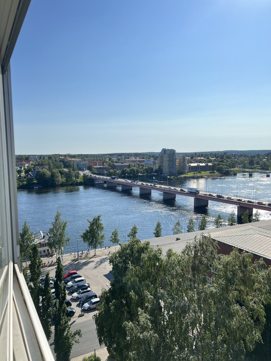 MikaItanen's tweet photo. #Uumaja on kyllĂ€ komea kaupunki veden (UmeĂ€lv) ÀÀrellĂ€, kĂ€velykatuja ja puistojađ, yliopisto, tyylikĂ€s hyvin suunniteltu asematunnelikokonaisuus.. #högakusten #umeĂ„ #merenkurkku
Laivalla helppo tulla, Vaasasta vaan yli.. https://t.co/hKdKZNW2Lb