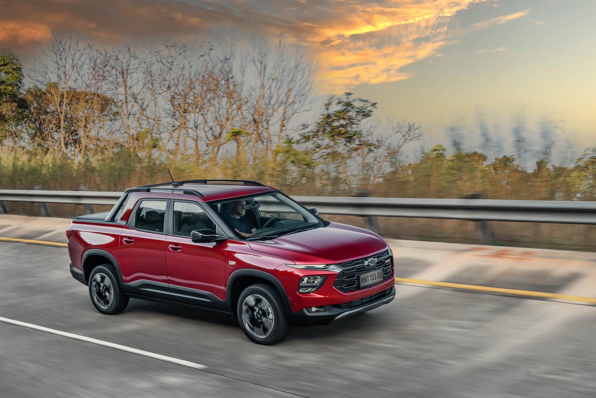AutosAmBlog's tweet image. Le #Chevrolet Montana s&apos;offre une finition sportive #RS, elle coiffe la gamme avec la Premier qui se veut plus premium. Hélas, le petit pick-up devrait rester au #Brésil et dans la région.
autosamericaines.blogspot.com/2023/07/2024-c…