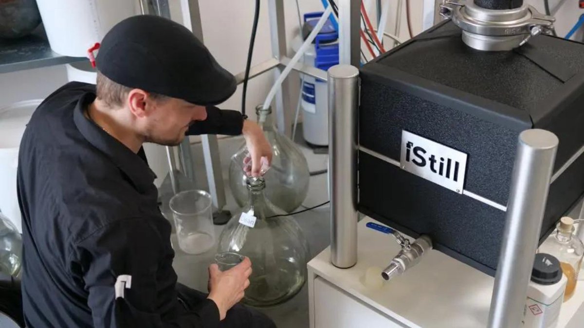 ProBrewerPage's tweet image. How Loki Distillery Works Magic on Stale Beer 💥 The hospitality industry was hit especially hard by covid. #LokiDistillery was able to switch gears &amp;amp; change production due to the adaptability of iStill technology. Read 👉 zurl.co/NiDy

#craftdistilling #distilling