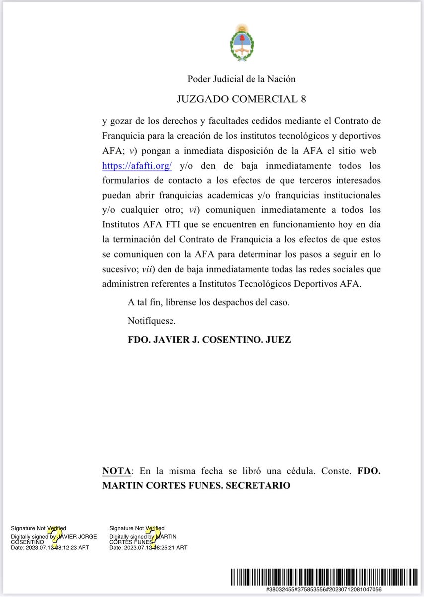 Ya son casi las 10:00, otra vez sin dormir. Me saqué una vuelta, otra vuelta y ya van 400 o mil, ya perdí la cuenta. En la noche crecí, aprendiendo a vivir de su fantasía. Y no encuentro sabor, no me gusta el amor….Que Grande Cacho Castaña!!!