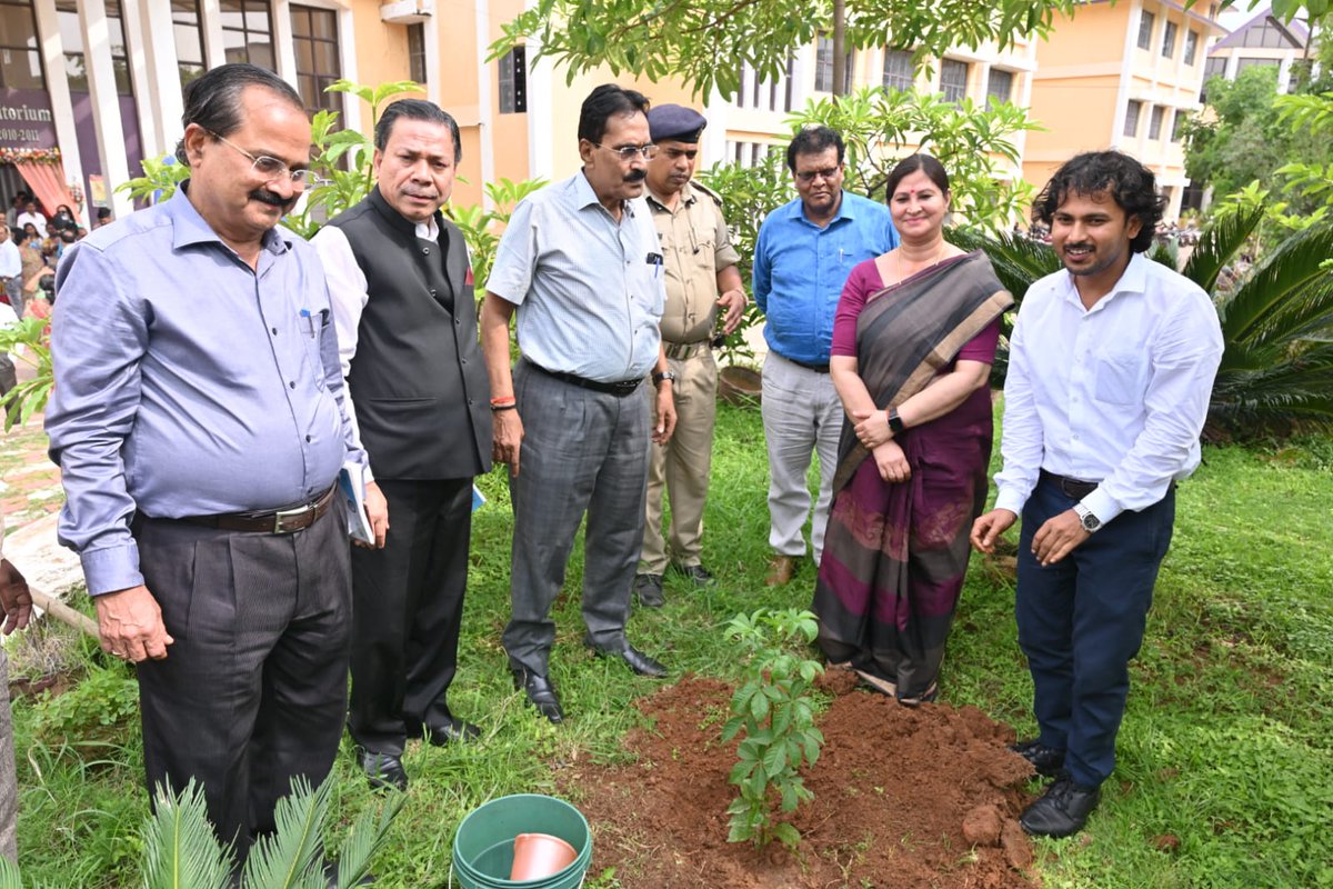 ranchi_univ's tweet photo. Few pics from the 64th Foundation Day of Ranchi University, Ranchi. https://t.co/rtHrkCUmED