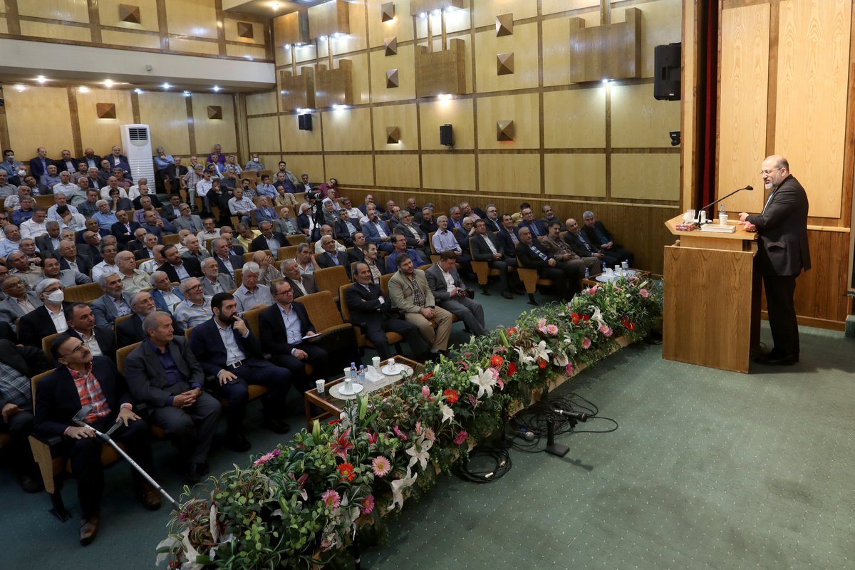 dastgheyb1's tweet photo. امروز در دیوان محاسبات میزبان بازنشستگان عزیز بودیم. در این دیدار تاکید کردم که مدیران دیوان محاسبات باید با تشکیل حلقه ارتباطی متشکل از پیشکسوتان مجرب، این نهاد را از دانسته های ارزشمند خود بهره مند ساخته و برخی مشکلات را با استفاده از این قشر فرهیخته، حل و فصل نمایند. https://t.co/Im9cVBPdWN