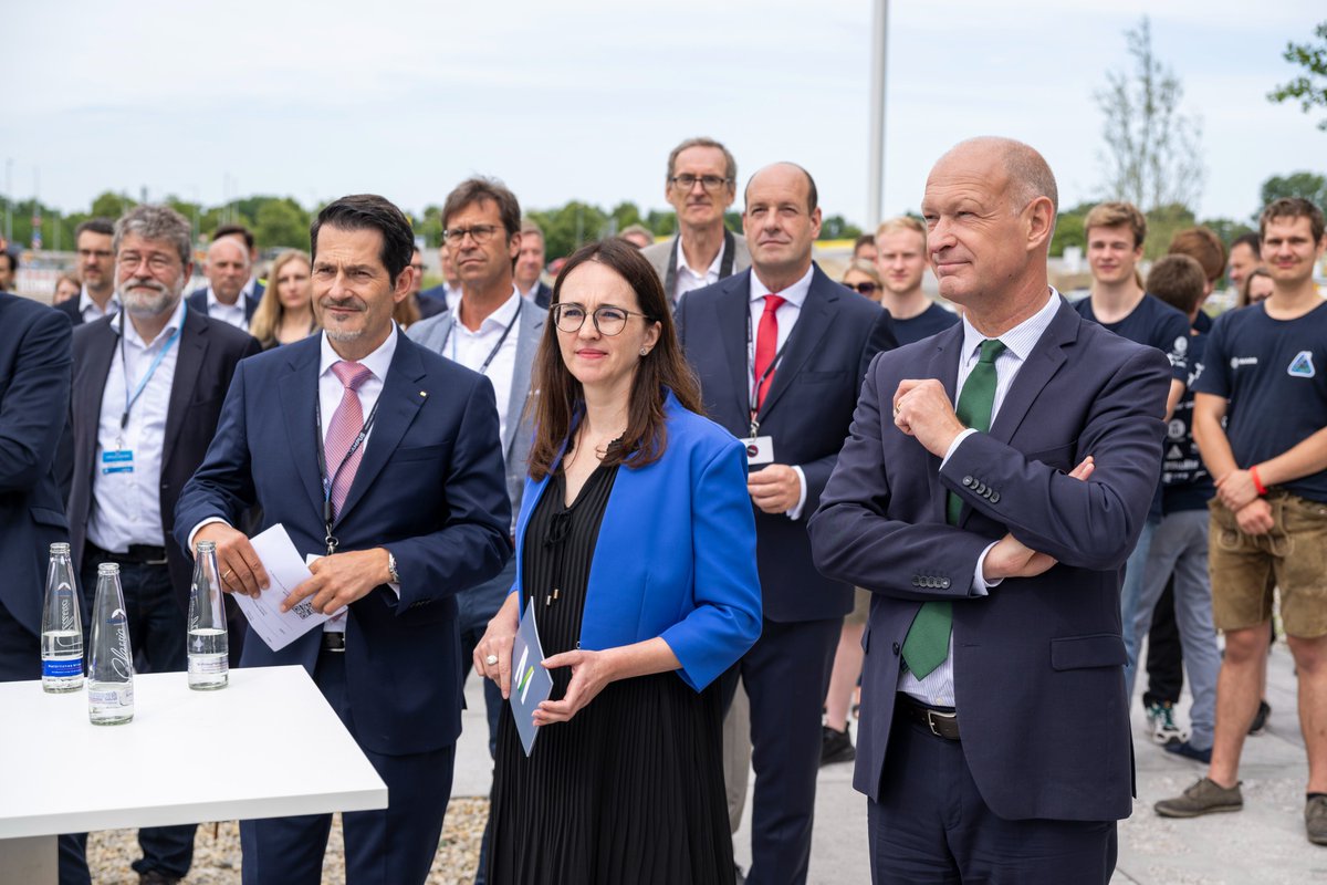 LabCampus (@labcampus) on Twitter photo Seit heute ist #LabCampus offiziell eröffnet! 5 Jahre Planung & Umsetzung wurden heute mit inspirierenden Reden von Staatsminister Albert Füracker, Thomas Hofmann (<a href="/TU_Muenchen/">TU München</a>), Nathalie Leroy (CFO <a href="/MUC_Airport/">Munich Airport</a>) und Jost Lammers (CEO <a href="/MUC_Airport/">Munich Airport</a>) gewürdigt. #innovationhub Seit heute ist #LabCampus offiziell eröffnet! 5 Jahre Planung & Umsetzung wurden heute mit inspirierenden Reden von Staatsminister Albert Füracker, Thomas Hofmann (<a href="/TU_Muenchen/">TU München</a>), Nathalie Leroy (CFO <a href="/MUC_Airport/">Munich Airport</a>) und Jost Lammers (CEO <a href="/MUC_Airport/">Munich Airport</a>) gewürdigt. #innovationhub