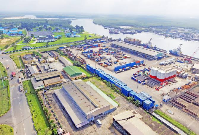 Jack_ng01's tweet image. So it has been confirmed that Onne Port is now the fastest port for exports in Nigeria at the moment.
Ndigbo, there is no more excuse
Highway to Aba or a railway line, otilo 😁😁😁