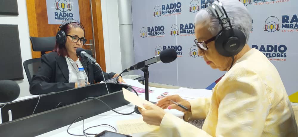 #AlAire | En nuestro programa radial "Las que nunca se rinden", conversamos con Carmen Ramos Jiménez, quien desde hace 4 años es Promotora Comunal de Parto Humanizado. También es promotora de salud de <a href="/MiBarrioAdentro/">𝐵𝑎𝑟𝑟𝑖𝑜 𝐴𝑑𝑒𝑛𝑡𝑟𝑜 𝑂𝑓𝑖𝑐𝑖𝑎𝑙</a> y una comprometida trabajadora comunitaria.

#LaPoesíaNosUne