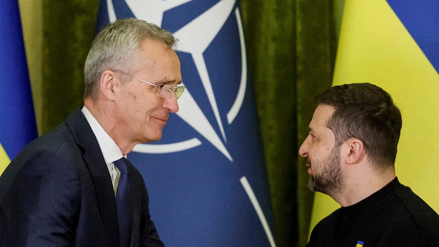 #phoenixRunde heute: #NATO im #Ukraine-Dilemma – Bündnis im Stresstest? @AnkePlaettner diskutiert mit NATO-Expertin Stefanie @DrBabst |Militärökonom @MMKeupp @ETH | Politologe @tobiaspfella @IFSHHamburg | Kolumnist und Autor Heribert Prantl @SZ | LIVE 📲 📺 22:15