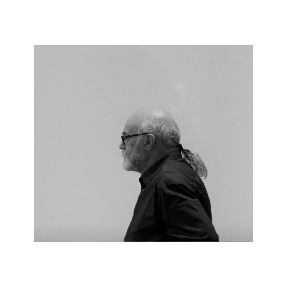 Hoy nos ha dejado un grandísimo amigo. Gracias Guillermo Heras por tu inmenso talento, tu generosidad y tu bondad. Gracias por la honestidad de tu trabajo, por enseñarnos lo que es la coherencia y por ayudarnos siempre. 
Te vamos a echar mucho de menos.