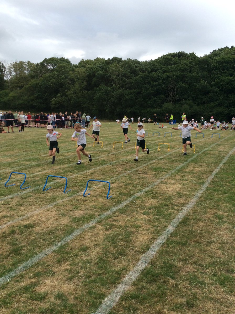 MrsDaniel_RSW's tweet photo. Year 3 were courageous, determined and resilient in their Sports Day competitions yesterday - great team spirit and sportsmanship. https://t.co/m0sOTDPI74