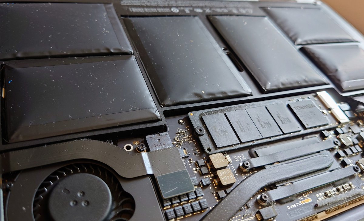 ailurius's tweet photo. I received a 2014 MacBook Air recently. The battery seemed to be in surprisingly good condition until I opened it mostly out of curiosity and, umm, that doesn't look right..

This is what happens when you leave the cells at 100% charge for 9 years straight I guess https://t.co/xwuvLhPKY7
