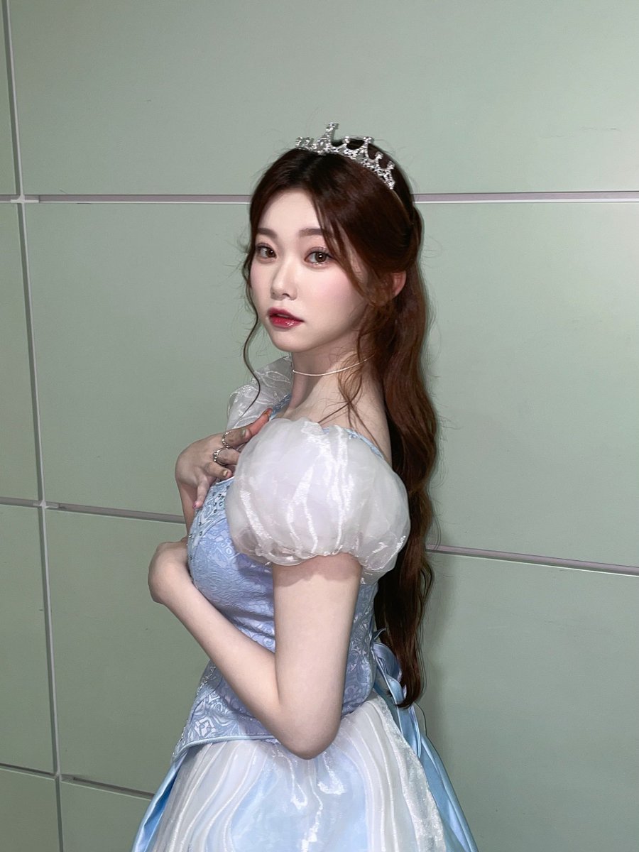 Billlieofficial's tweet photo. [#츠키] 👸🤍

12시전에 만나요 우리…♡

#シンデレラ
#달별해
#Billlie_Letter https://t.co/NA1Y3WFldt