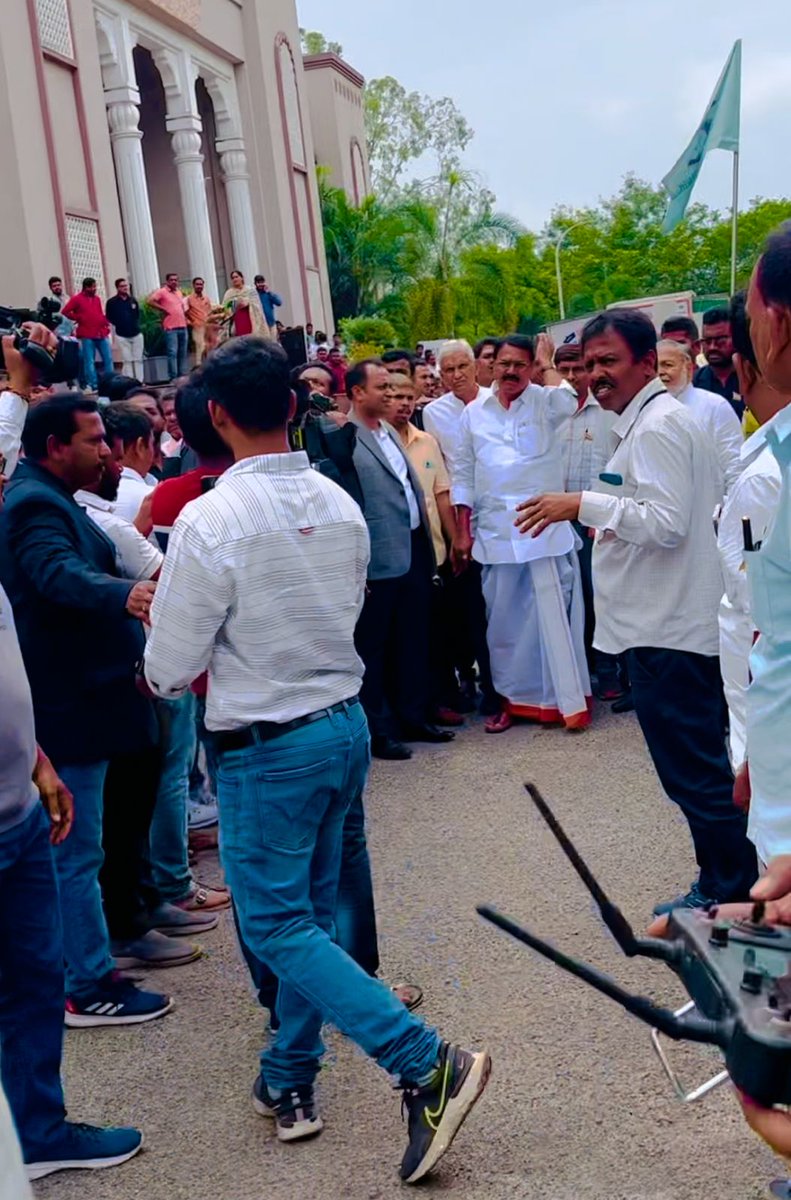 IoTechWorld's tweet photo. #AGRIBOT demo at Professor Jayashankar Agricultural University in the presence of Telangana Agricultural Minister. Everyone appreciated our Krishi-drone #AGRIBOT looking at its high capability and benefits in agriculture.
#iotechworld #telangana #agritech #agribot #farmers https://t.co/ArfkTnr5PS