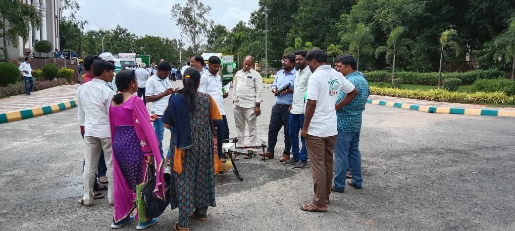 IoTechWorld's tweet photo. #AGRIBOT demo at Professor Jayashankar Agricultural University in the presence of Telangana Agricultural Minister. Everyone appreciated our Krishi-drone #AGRIBOT looking at its high capability and benefits in agriculture.
#iotechworld #telangana #agritech #agribot #farmers https://t.co/ArfkTnr5PS
