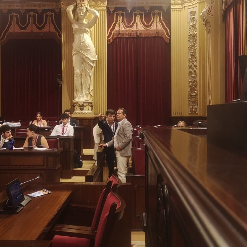 Antoni Fuster, Conseller de Presidència del <a href="/ConselldeMca/">Consell de Mallorca</a>, ha presenciado las primeras sesiones de debate.