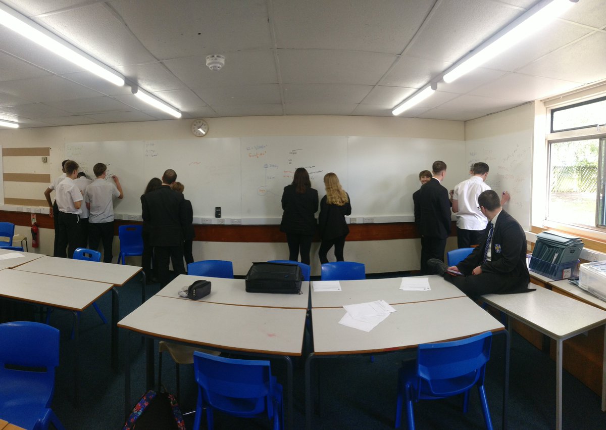 Y10 doing some @isaacphysics collaborative problem solving in our new facility in Science.
@RupertAllison 
@pepediiasio 
@WalesHigh