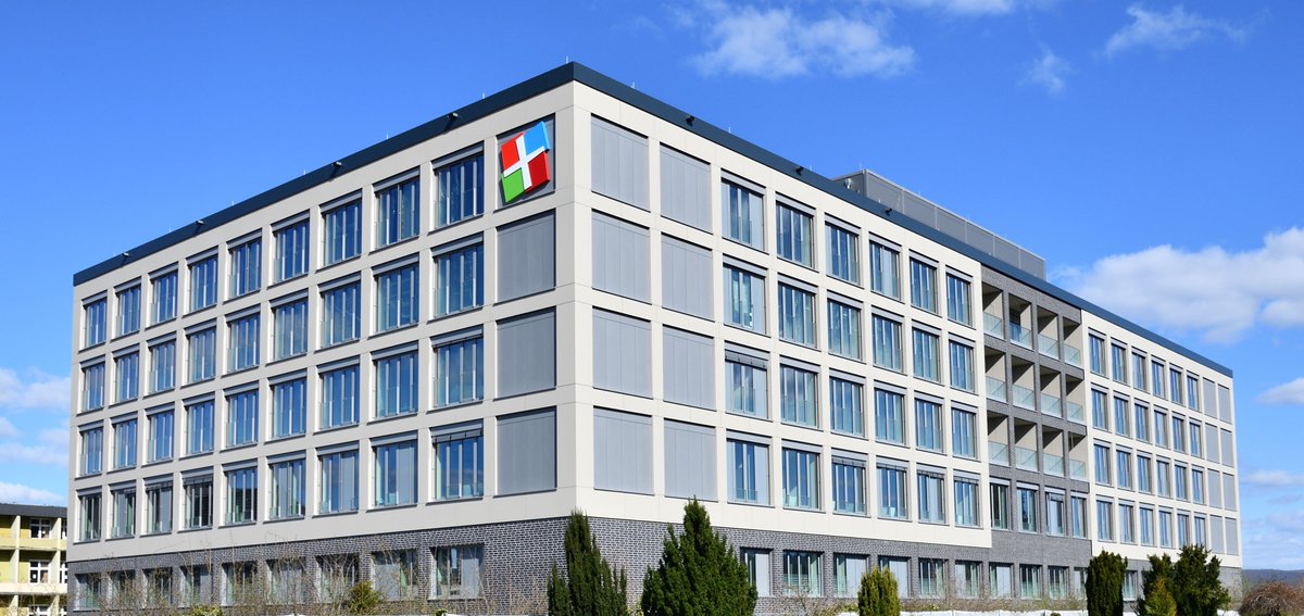 Leuchtturmprojekt der #Alexianer im Hochsauerland: Dort eröffnet am Wochenende das neue Notfall- und Intensivzentrum. 92,5 Millionen Euro wurden investiert, Gesundheitsminister Laumann vom <a href="/MAGS_NRW/">MAGS NRW</a>   kommt zur Eröffnung. Mehr: alexianer.de/aktuelles/aktu…