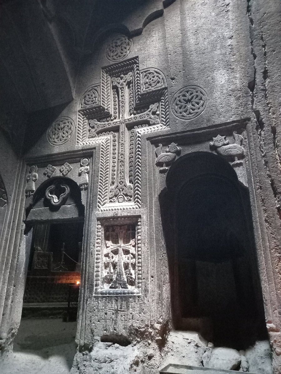 igordownunder's tweet photo. @TatevChalyan explaining about Geghard monastery. @ChapterYso #Optics11 https://t.co/dAgB4qGksB