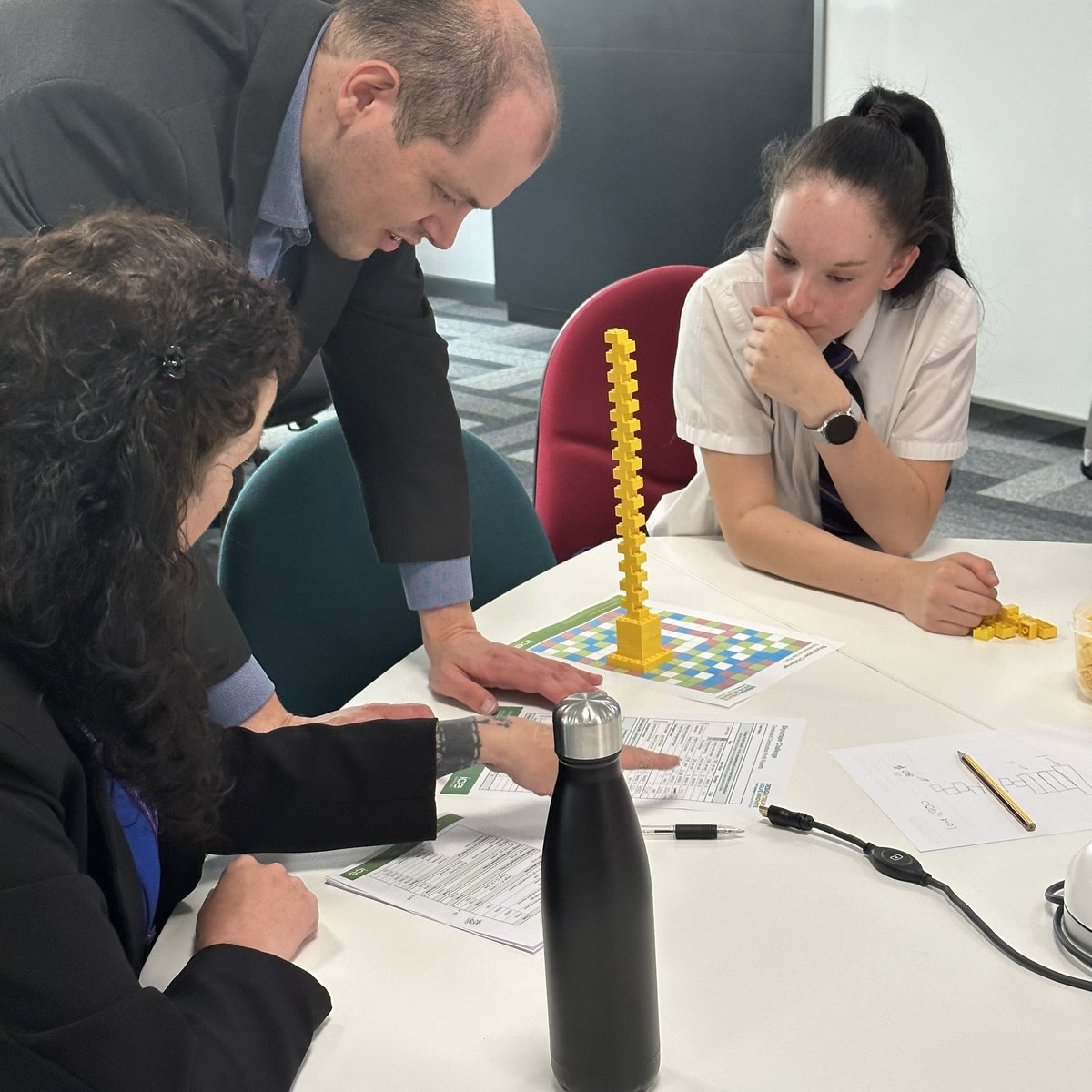 DEBP_STEM's tweet photo. Who can build the tallest tower? Students from @OACarlton taking on the Skyscraper Civil Engineering Challenge from @ICEYorksHumber at the Engineering Extravaganza @sheffhallamuni.
#EngExSY #inspiringfutureengineers #civilengineers #civilengineering #lego #skyscraper https://t.co/pMvLqBAQph