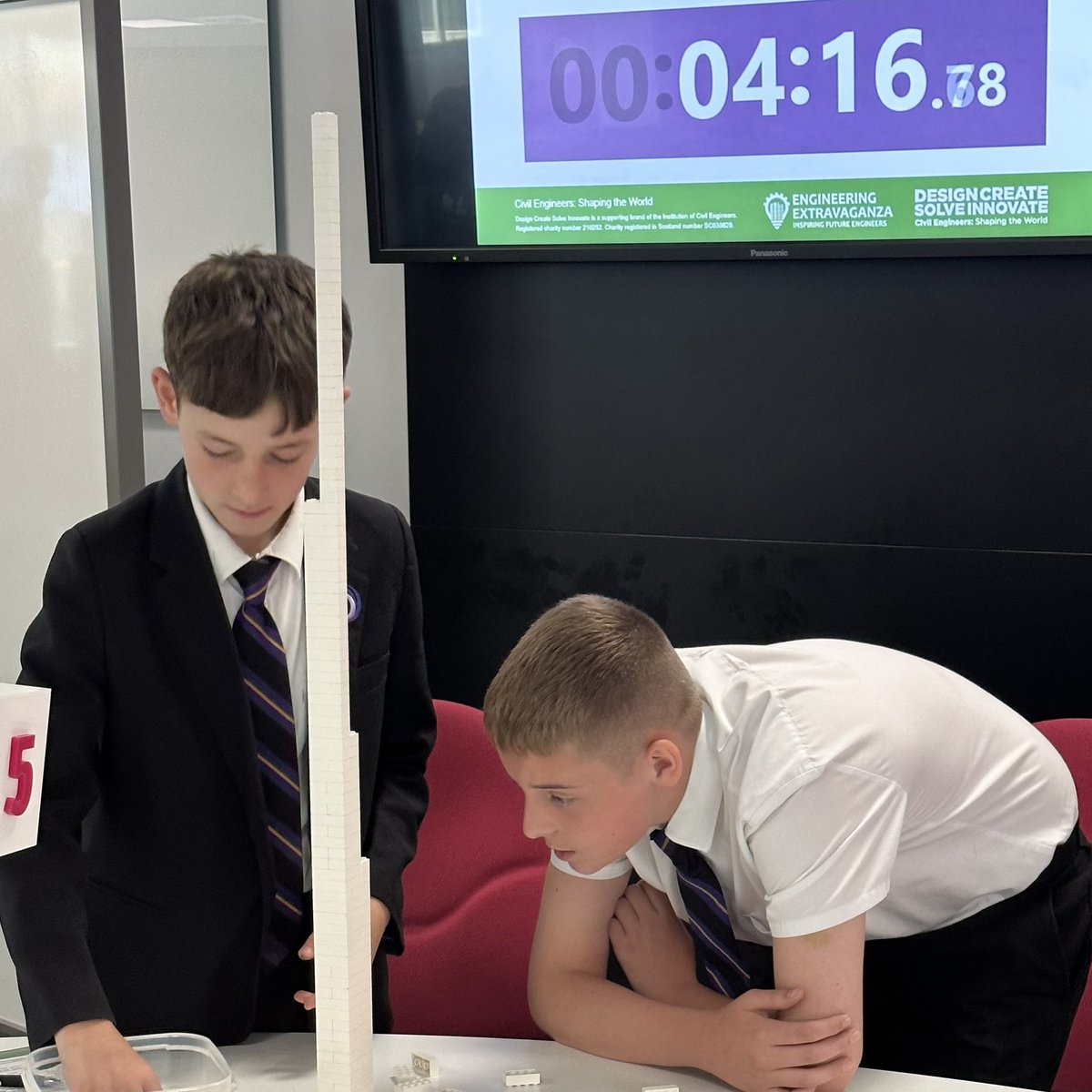 DEBP_STEM's tweet photo. Who can build the tallest tower? Students from @OACarlton taking on the Skyscraper Civil Engineering Challenge from @ICEYorksHumber at the Engineering Extravaganza @sheffhallamuni.
#EngExSY #inspiringfutureengineers #civilengineers #civilengineering #lego #skyscraper https://t.co/pMvLqBAQph