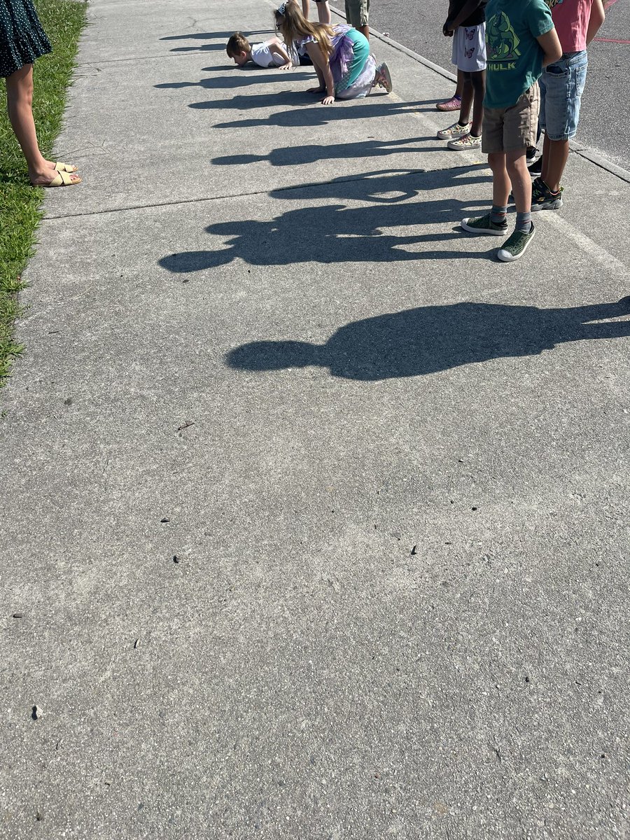 MissGregoryTA's tweet photo. Shadows and STEM oh my! @PES_Mustangs #SLC https://t.co/w5ARSgaVhD