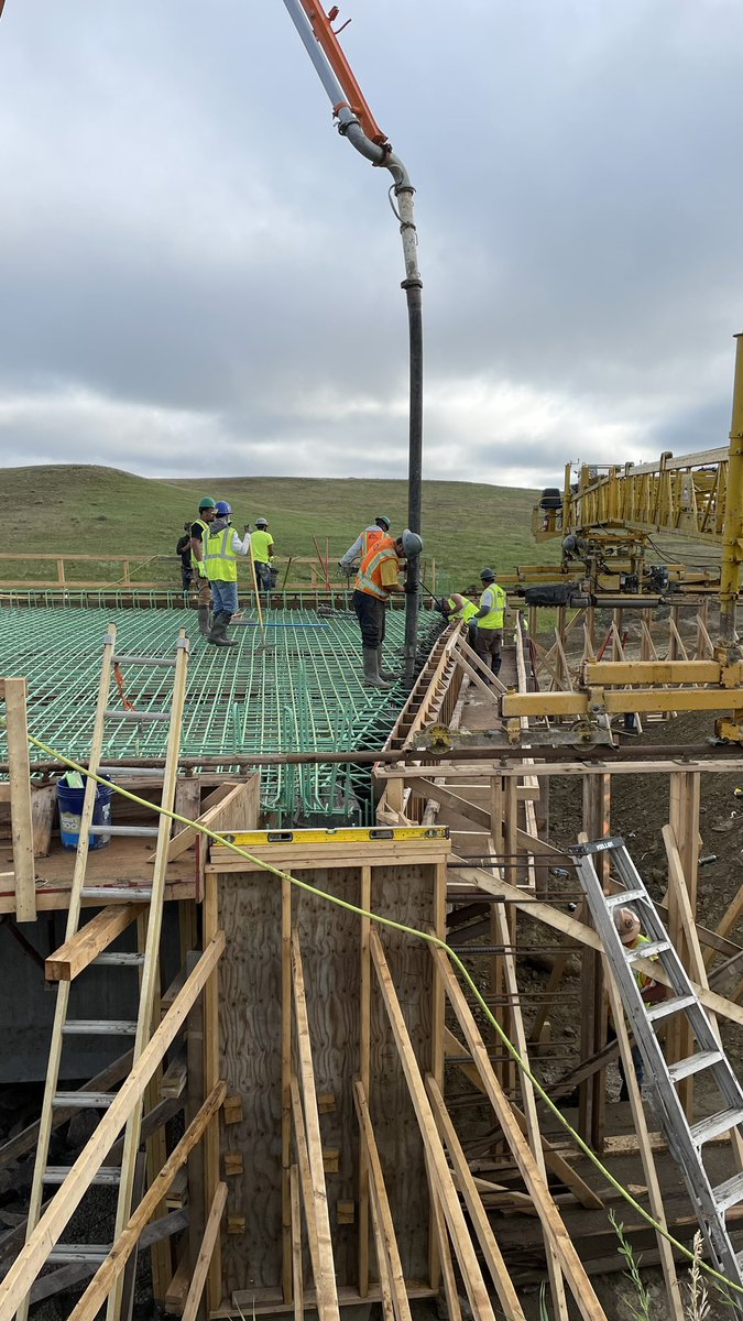 mobarea335t's tweet photo. Starting deck pour on Lantry bridge #SDDOT  #SD511 https://t.co/gn5rAxvW9V