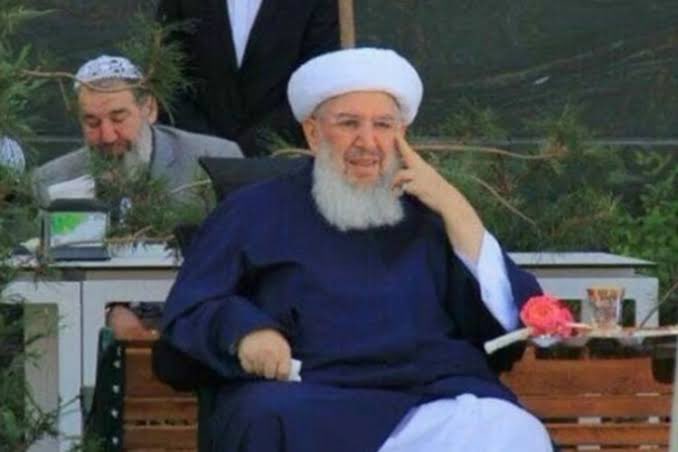 Ülkemizde milyonlarca insanın hidâyetine vesîle olan Devletine,Milletine ve Ümmete Sevdalı Menzil Şeyhi Abdülbaki Erol Hazretleri’nin Hakk Te’âlâ’nın rahmetine vâsıl olduğunu büyük bir hüzün ile öğrendik. Rabbim Mekanını Cennet etsin, Hepimizin başı sağolsun.