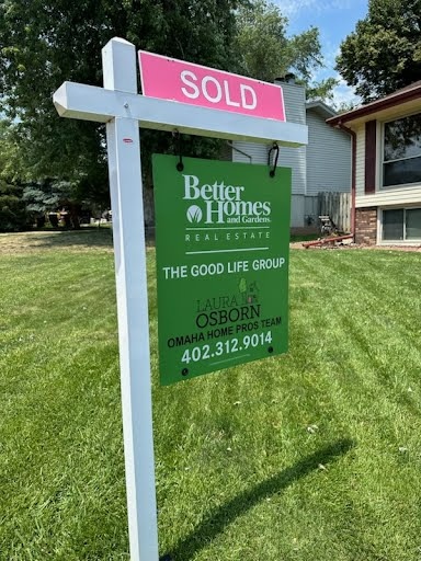LauraOsborn's tweet photo. 3720 Lookingglass Dr. house closed yesterday.
From For Sale to Sold! Congratulations to my sellers as they move on to their next adventure. 

#sold #closed #spokenfor #lauraosborn #omahahomeprosteam https://t.co/mTGDT2jha8