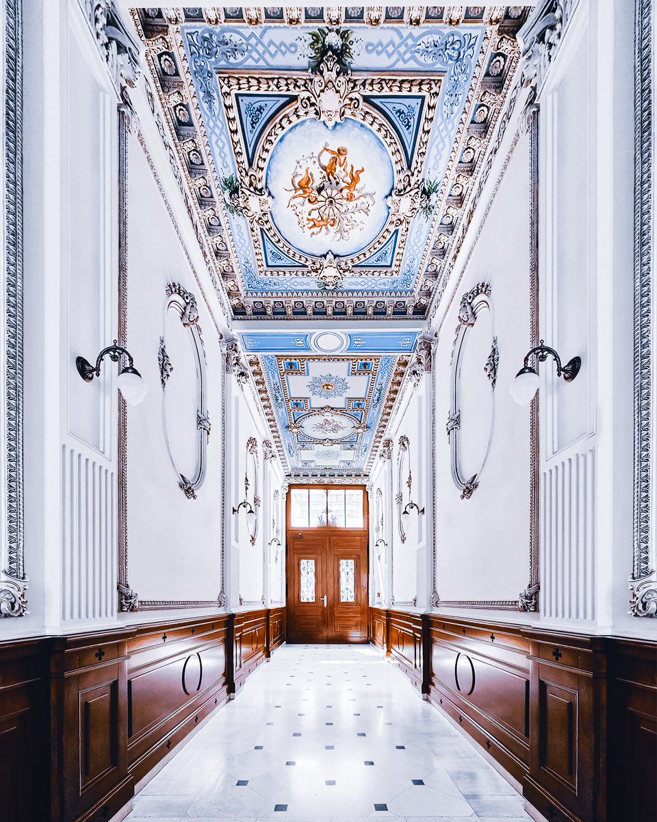 Tak odnowionego wnętrza chyba jeszcze nie fotografowałem..😲

Prawie 150-letnia kamienica z Wrocławia, której środek został odnowiony z dbałością o najmniejsze detale. Zanim zrobiłem zdjęcia to dobrą chwilę zajęło mi po prostu chodzenia i podziwianie😊

Zapraszam do wątku⤵️ [1/n]