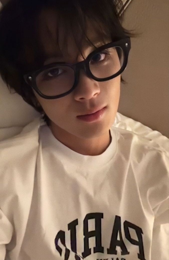 user06120007's tweet photo. he's so dear, he's the goodest, he's the greatest. most comfort place i've ever felt, i love him with my entire life, i really mean it. he deserved all the appreciate, he deserved all the happy things, he deserved all the pretty words https://t.co/tPaOymWZKb