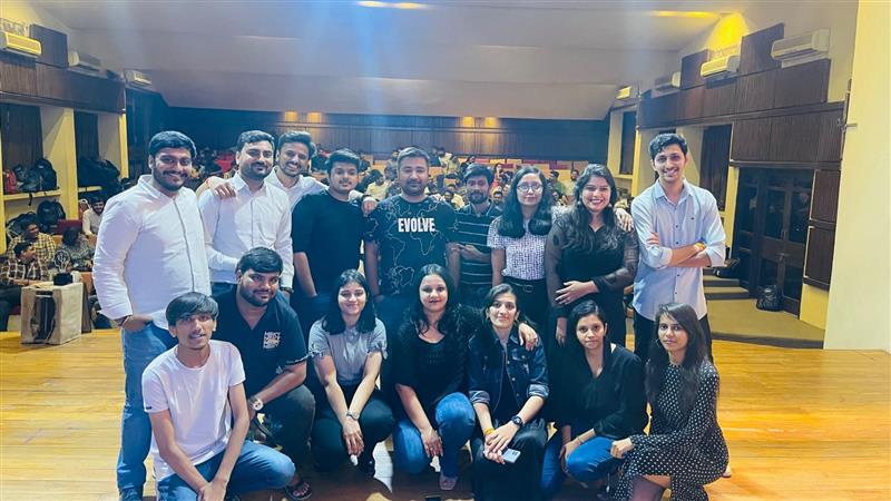 NiyatiPoptani's tweet photo. A mesmerizing event full of energy and learnings! #viitorcloud #quarterlymeet2023 https://t.co/CdyPoVURfM