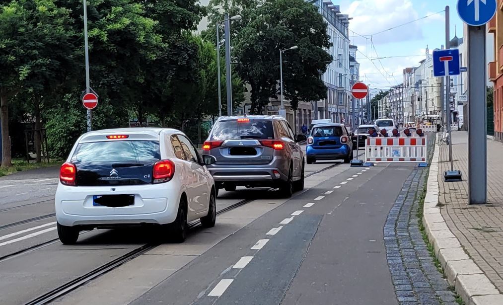 Immer diese Radfahrenden, die sich nicht an die Regeln halten 🤬.