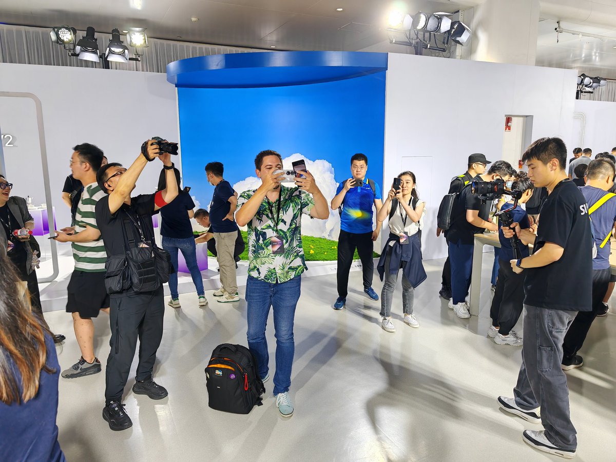<a href="/JensHerforth/">Jens 🍍🏳️‍🌈🇺🇦</a> Der <a href="/Tellheim/">Daniel S.</a> wird jetzt Medienstar in China.
