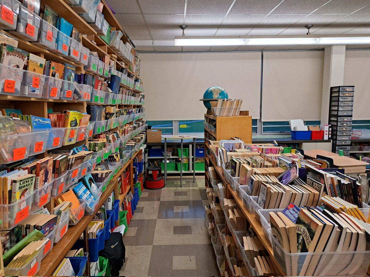 smorrisey's tweet image. I believe in science. I also believe in easy access to quality literature. This is my classroom library. I prefer to teach in ways that give Ss the best chance to succeed AND I also encourage Ss to read great literature. SOR advocates do both.