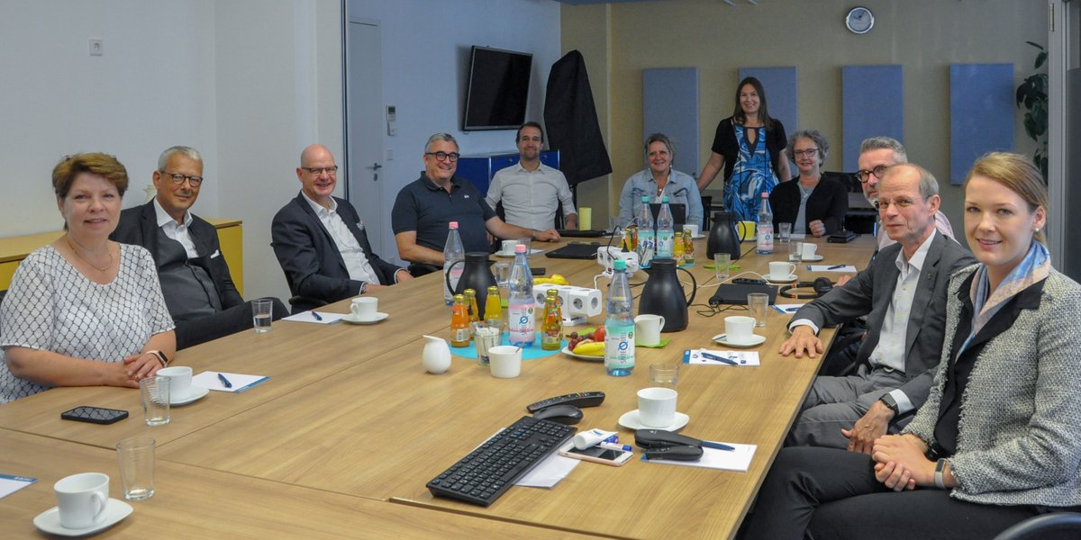 Die wichtigste Verbandsarbeit wird ehrenamtlich in den Gremien geleistet: Die Leiterinnen und Leiter der Ausschüsse und Arbeitskreise kamen in der BDIU-Geschäftsstelle mit dem Präsidium zusammen und haben aktuelle #Inkasso-Themen besprochen. #fairesinkasso #FairAntwortung