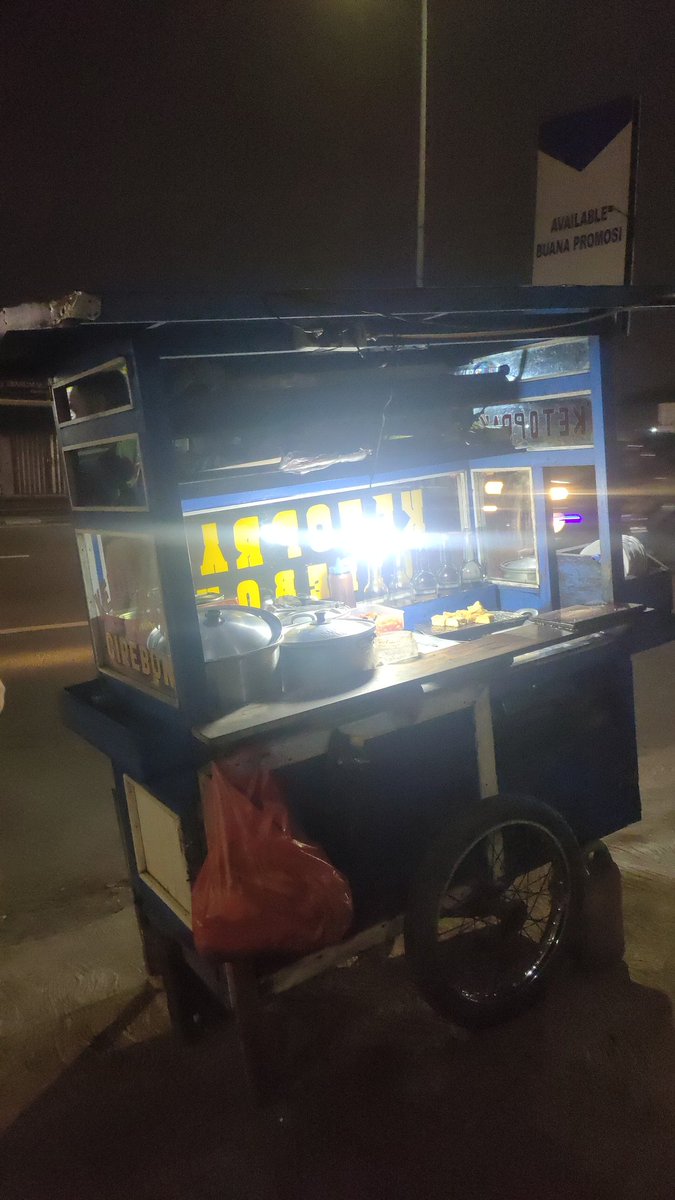 imndud's tweet photo. Beli ketoprak Cirebon tapi ini ane beli di Tangerang. Gimana konsepnya yaa https://t.co/JF7ycijmhU